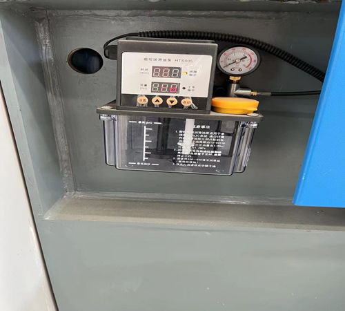 半自动钢管套丝机